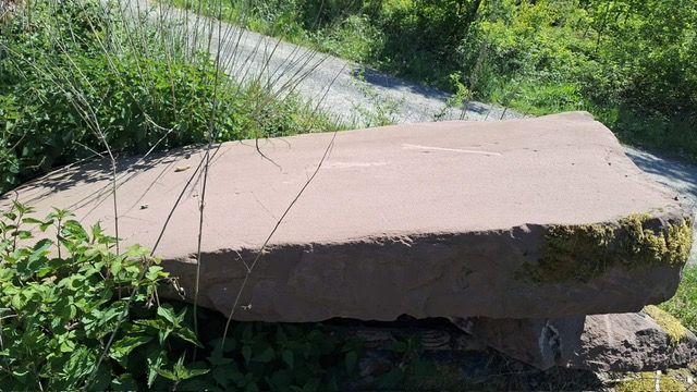 Bild "Info / Termine:Sandsteinplatte_1.JPG"